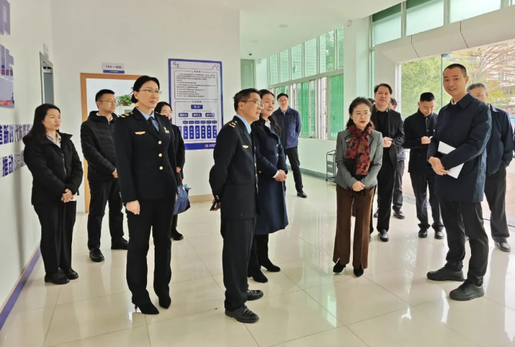 AG百家乐副局长王玲率队到佛山基层市场监管所调研